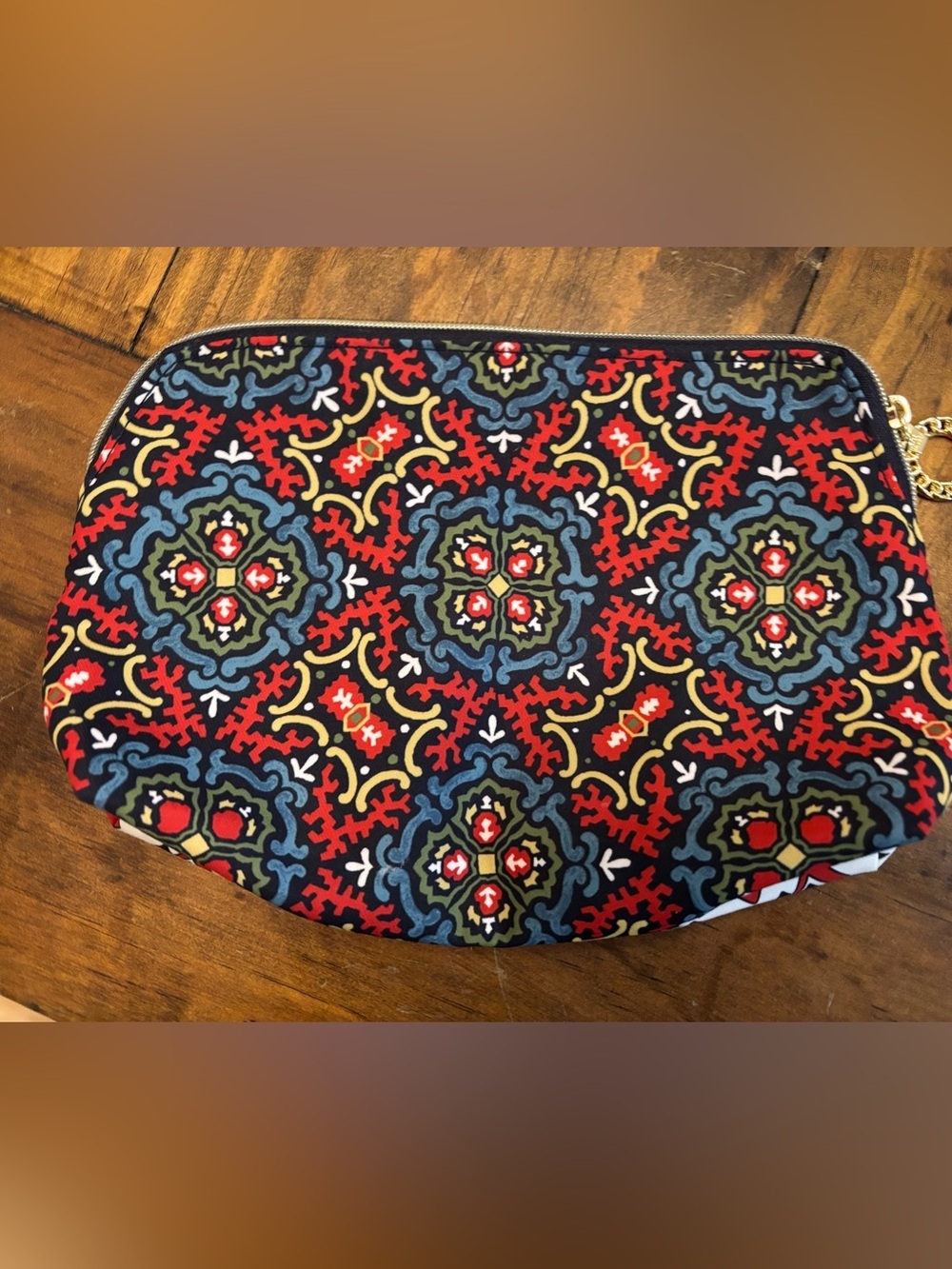 2 make up bags- Estée Lauder Patterned Multicolor Zip Pouch & NWT Ultra bag - Picture 1 of 7